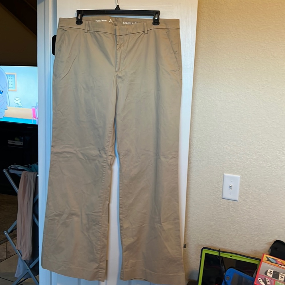 Gap perfect Khakis